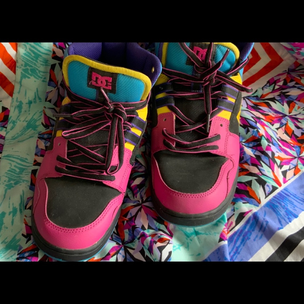 DC women’s size 9 colorful skate shoes